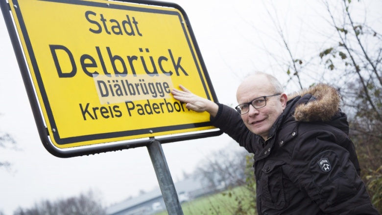 Bernhard Hoppe-Biermeyer zur Debatte über die zweisprachige Bezeichnung auf Ortstafeln Bernhard Hoppe-Biermeyer zur Debatte über die zweisprachige Bezeichnung auf Ortstafeln