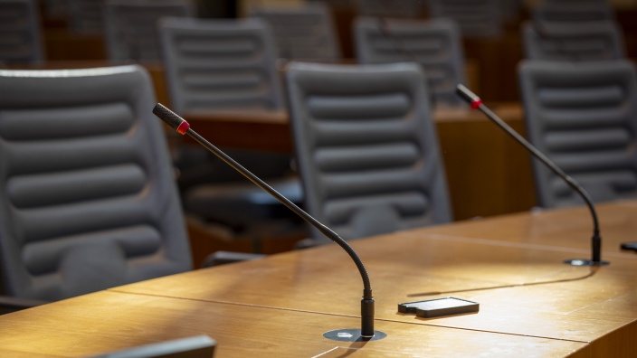 Bild_Stuhl_CDU_Landtagsfraktion_NRW_Sondersitzung_Sitzungsaal